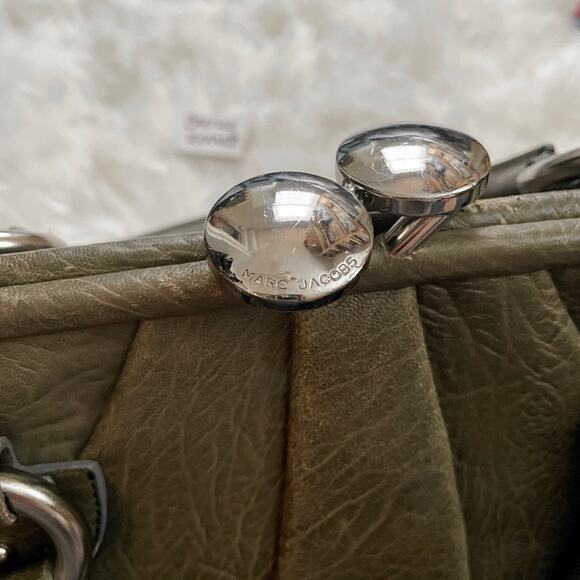 Marc Jacobs Gray Starburst Pleated Stam Shoulder Bag Kisslock Purse - Picture 13 of 16